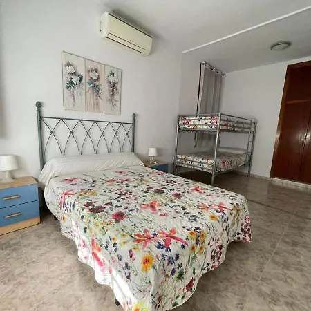 Casa Teresa Gran Piscina Capacidad Entre 12-20 Personas Holiday home Deltebre