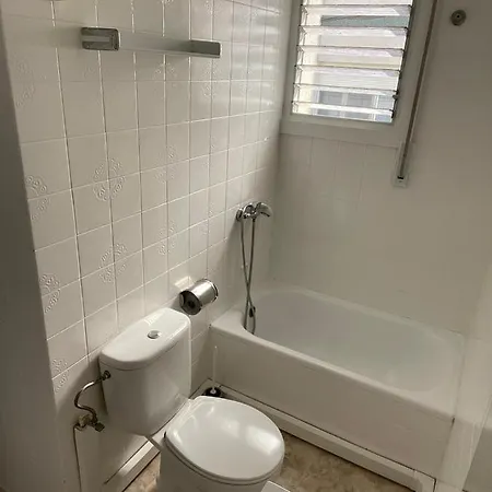 Casa Teresa Gran Piscina Capacidad Entre 12-20 Personas Holiday home Deltebre